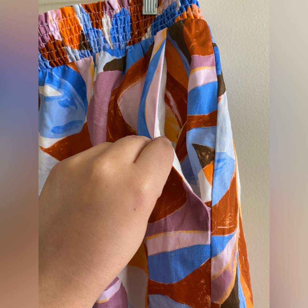 Abstract Smocked Waist Shorts - Forever 21 - Picture 4 of 6